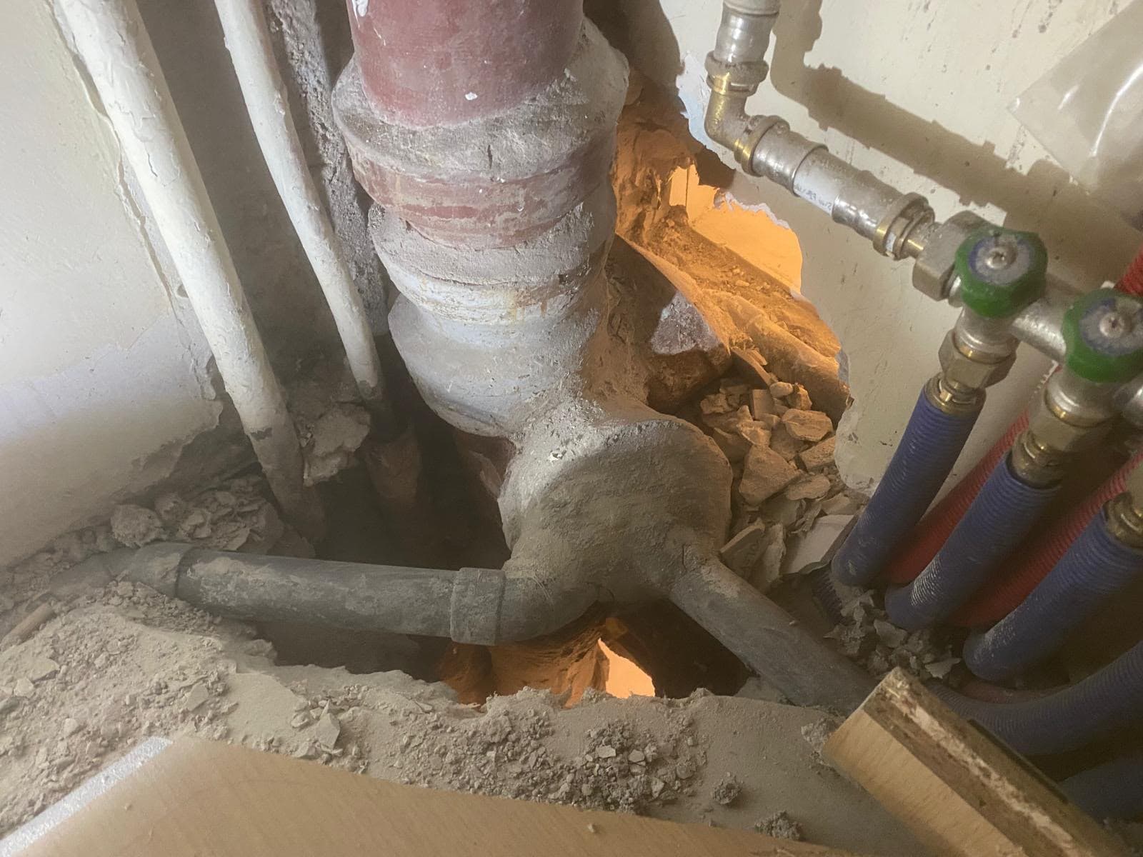 תיקון וטיפול בצנרת ביוב ומערכות מים